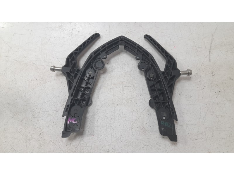 Recambio de agarradera trasera para bmw f (801cc - ) f 900 r a2 (4r90) referencia OEM IAM 46728409642  