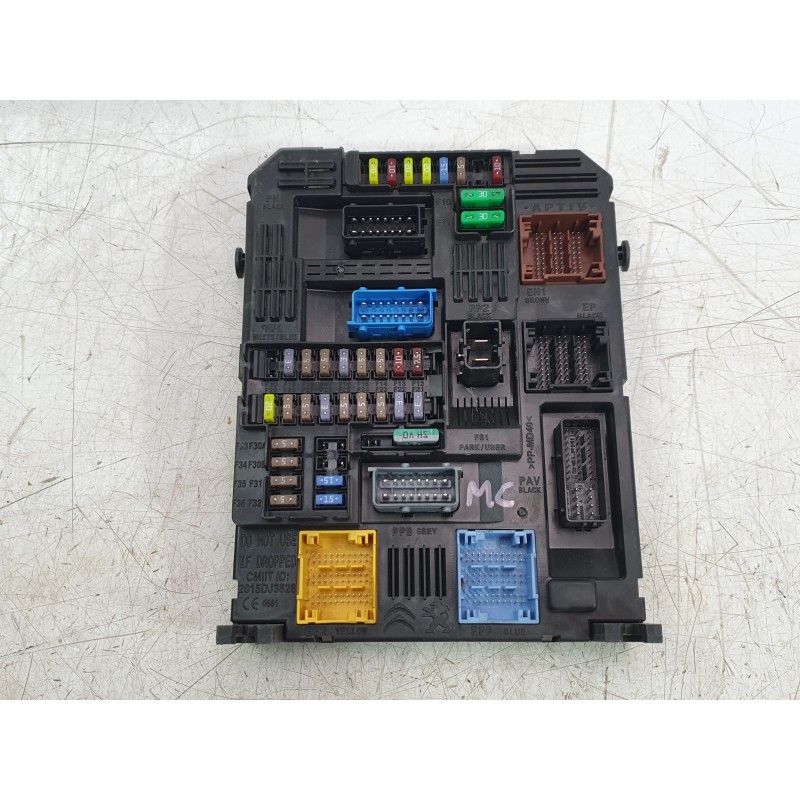 Recambio de caja reles / fusibles para opel corsa f (p2jo) 1.2 (68) referencia OEM IAM 9832881080  