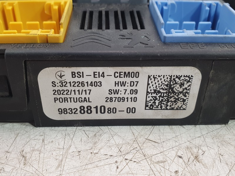 Recambio de caja reles / fusibles para opel corsa f (p2jo) 1.2 (68) referencia OEM IAM 9832881080  