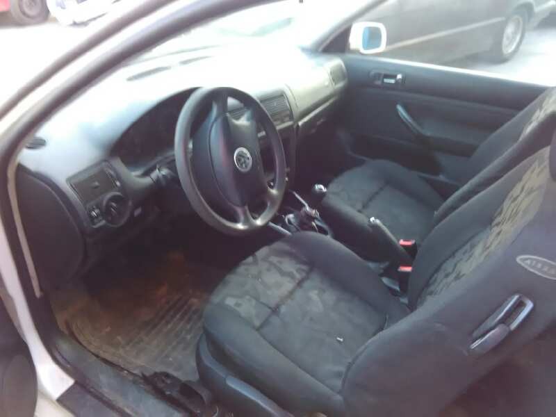 volkswagen golf iv berlina (1j1) del año 2000