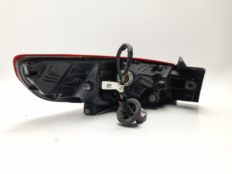 Recambio de piloto trasero derecho para kia xceed (cd) 1.6 gdi hybrid referencia OEM IAM 92402J7350  