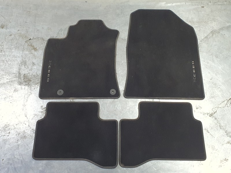 Recambio de juego alfombrillas para kia xceed (cd) 1.6 gdi hybrid referencia OEM IAM J7143ADE50  
