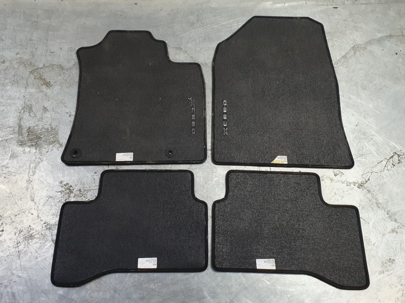 Recambio de juego alfombrillas para kia xceed (cd) 1.6 gdi hybrid referencia OEM IAM J7143ADE50  
