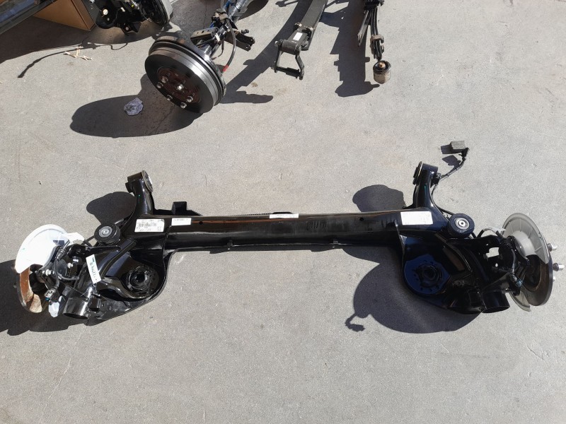Recambio de puente trasero para ford focus iv (hn) 1.0 ecoboost mhev referencia OEM IAM 2540216  