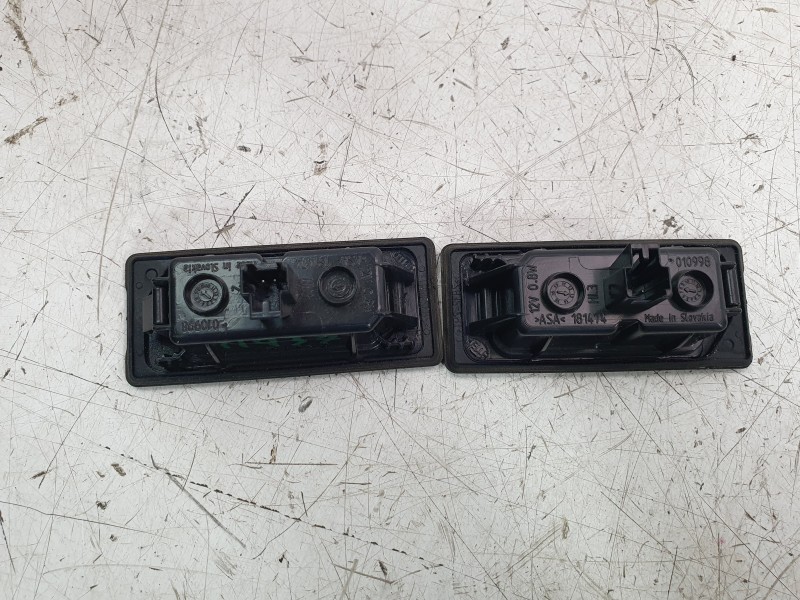 Recambio de piloto matricula para audi a3 sportback (8va) attraction referencia OEM IAM 4G0943021  