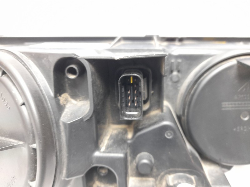 Recambio de faro izquierdo para citroën c4 grand picasso ii (da_, de_) 1.2 thp 130 referencia OEM IAM 9677217580  5051033