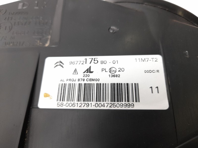Recambio de faro izquierdo para citroën c4 grand picasso ii (da_, de_) 1.2 thp 130 referencia OEM IAM 9677217580  5051033