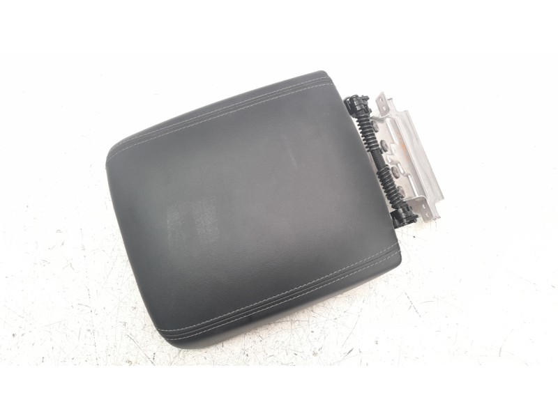 Recambio de apoyabrazos central para ssangyong rexton limited 4x4 referencia OEM IAM 7795036002  