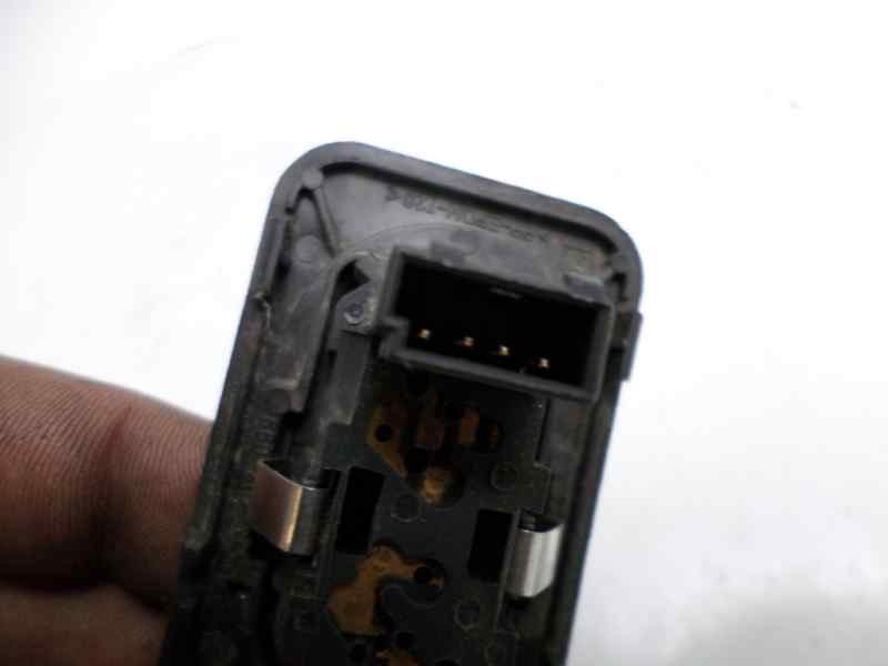 Recambio de mando elevalunas delantero derecho para opel corsa c club referencia OEM IAM   