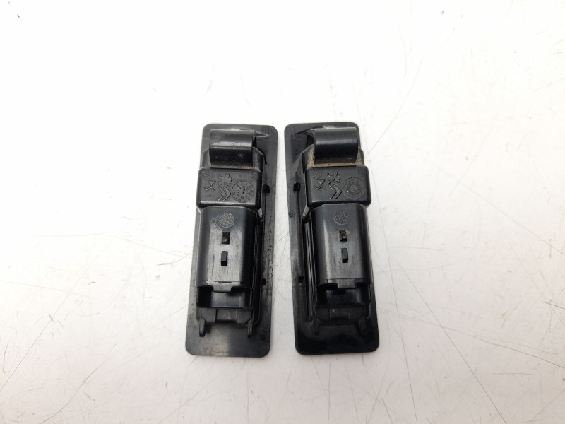 Recambio de piloto matricula para ds ds 3 / ds 3 crossback (ur_, uc_, uj_) 1.5 bluehdi 100 referencia OEM IAM 9815225980  103F17