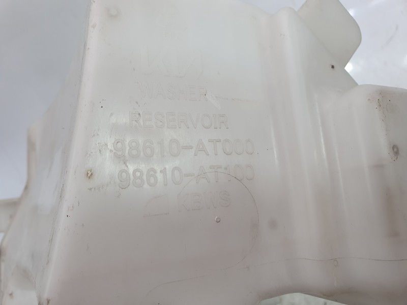 Recambio de deposito limpia para kia niro referencia OEM IAM 98610AT100  