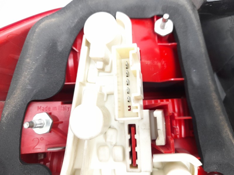Recambio de piloto trasero derecho para bmw 3 (e90) 320 d referencia OEM IAM 693745808  103F06141770/16200732/210057H/BM0244153