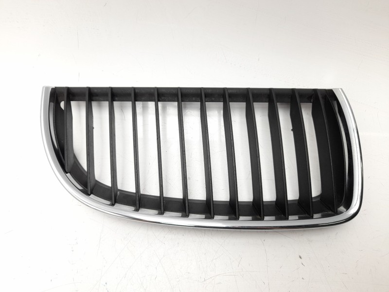 Recambio de rejilla delantera para bmw 3 (e90) 320 d referencia OEM IAM 51137120008  107061404/2101582/BM0242003