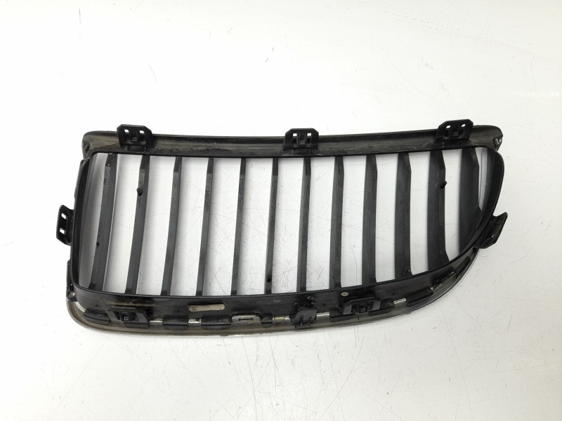 Recambio de rejilla delantera para bmw 3 (e90) 320 d referencia OEM IAM 51137120008  107061404/2101582/BM0242003