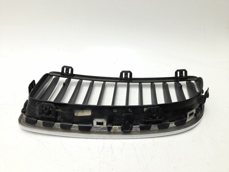 Recambio de rejilla delantera para bmw 3 (e90) 320 d referencia OEM IAM 51137120008  107061404/2101582/BM0242003