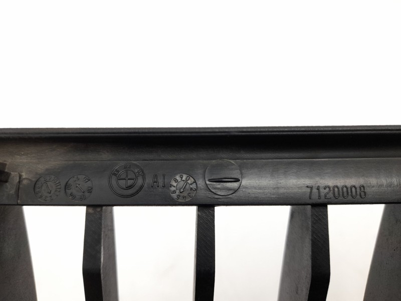 Recambio de rejilla delantera para bmw 3 (e90) 320 d referencia OEM IAM 51137120008  107061404/2101582/BM0242003