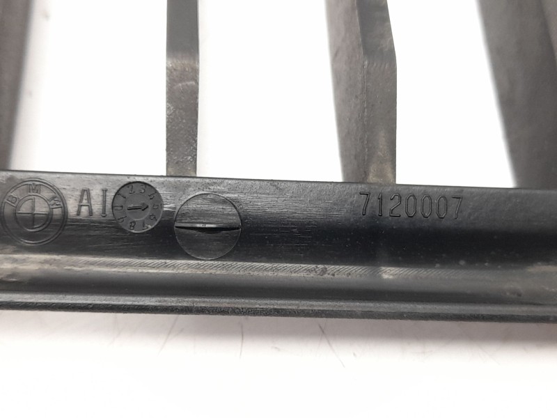 Recambio de rejilla delantera para bmw 3 (e90) 320 d referencia OEM IAM 51137120007  107061405/2101581/BM0242004