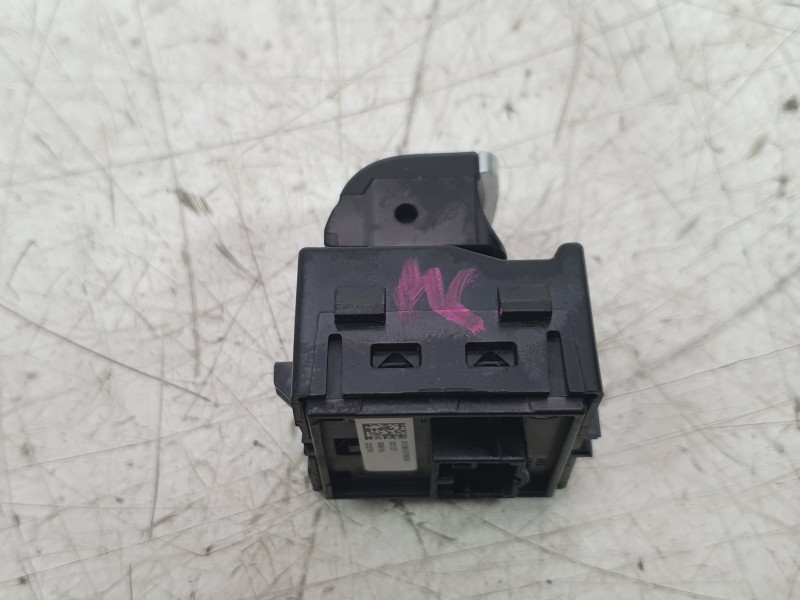Recambio de mando elevalunas trasero derecho para alfa romeo giulia (952_) 2.2 d (952aem250, 952aea250) referencia OEM IAM 01561