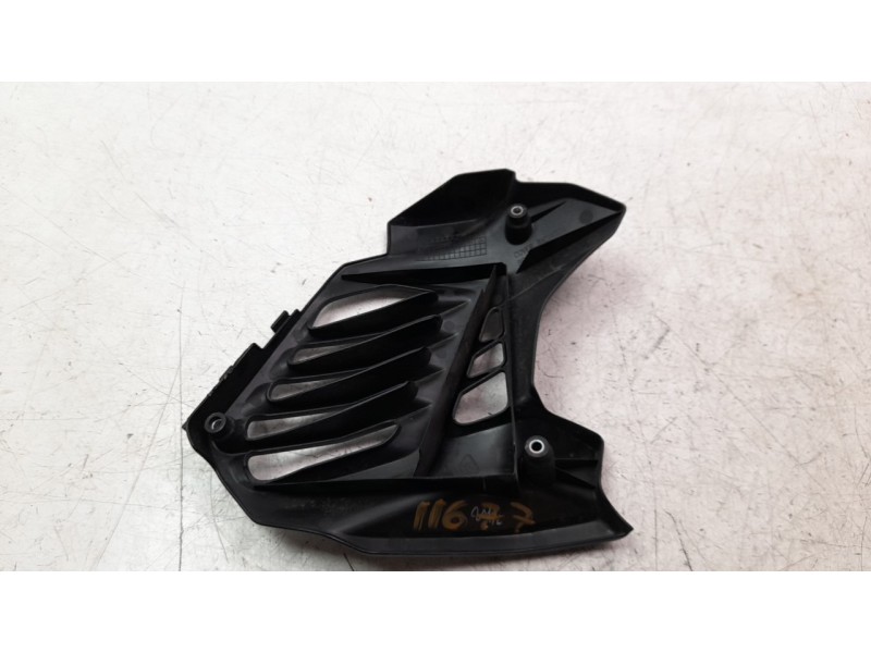 Recambio de moldura para yamaha x-max 125 referencia OEM IAM BBBE246700  