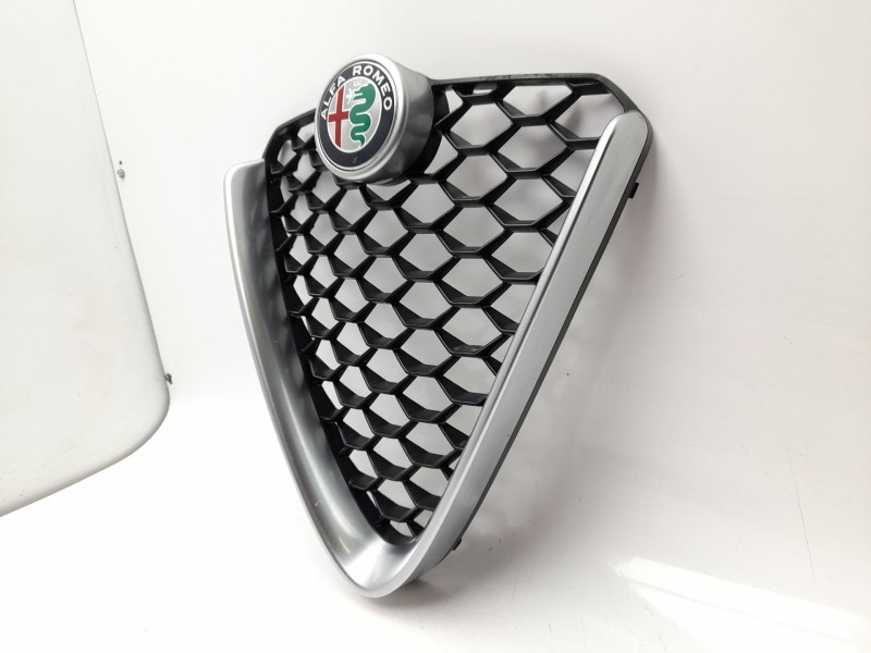 Recambio de rejilla delantera para alfa romeo giulia (952_) 2.2 d (952aem250, 952aea250) referencia OEM IAM 0000156157018  