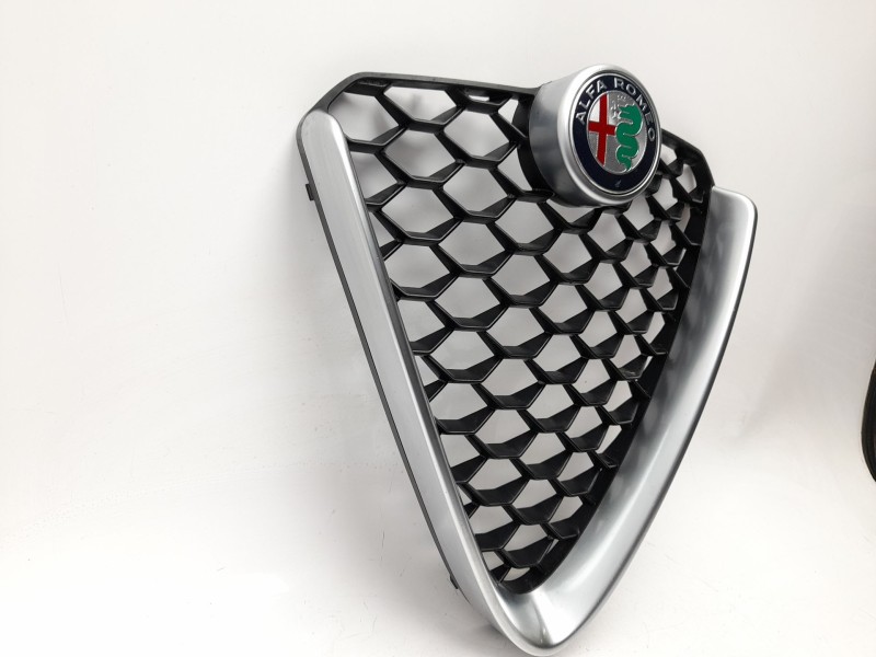 Recambio de rejilla delantera para alfa romeo giulia (952_) 2.2 d (952aem250, 952aea250) referencia OEM IAM 0000156157018  