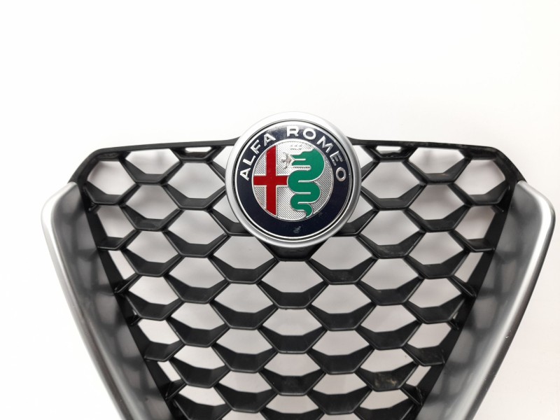 Recambio de rejilla delantera para alfa romeo giulia (952_) 2.2 d (952aem250, 952aea250) referencia OEM IAM 0000156157018  
