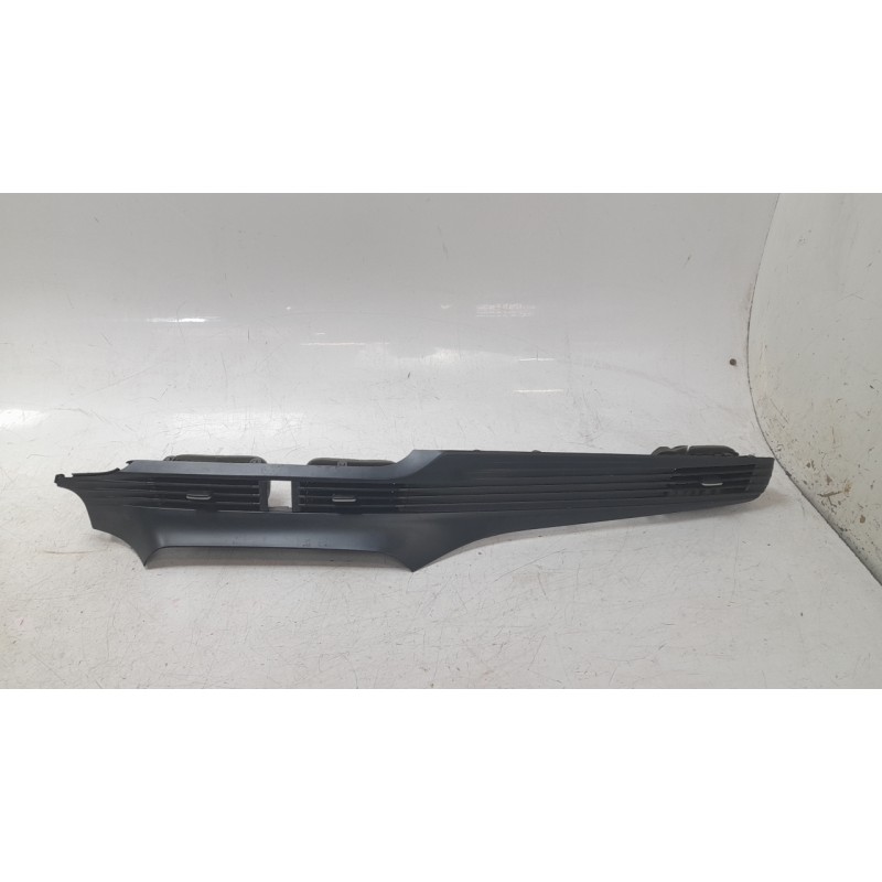 Recambio de aireador central para hyundai bayon 1.2 mpi 79 cv maxx (2024) referencia OEM IAM 84795Q0000  