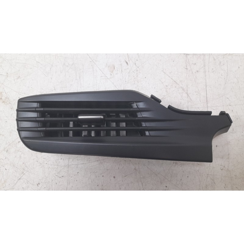 Recambio de aireador izquierdo para hyundai bayon 1.2 mpi 79 cv maxx (2024) referencia OEM IAM 84790Q0000  