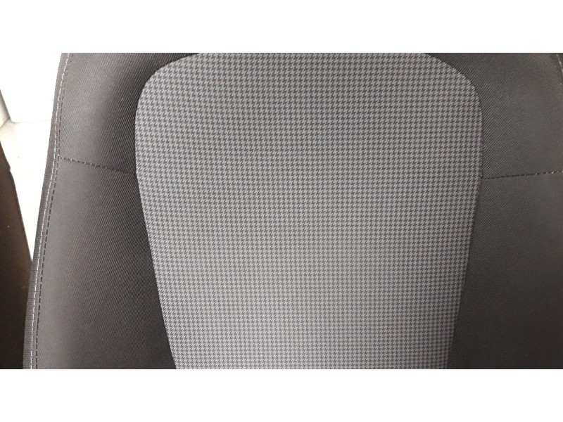 Recambio de juego asientos completo para hyundai i20 1.2 16v cat referencia OEM IAM 881604P010PCL  