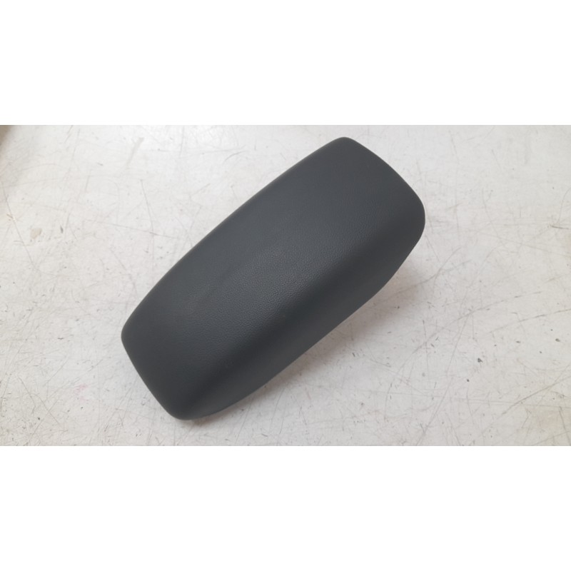 Recambio de apoyabrazos central para hyundai bayon 1.2 mpi 79 cv maxx (2024) referencia OEM IAM 84660T7600NNB  