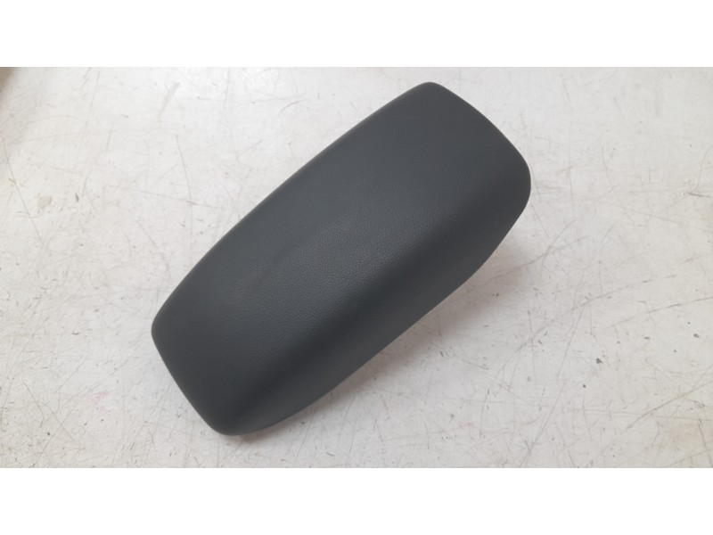 Recambio de apoyabrazos central para hyundai bayon 1.2 mpi 79 cv maxx (2024) referencia OEM IAM 84660T7600NNB  
