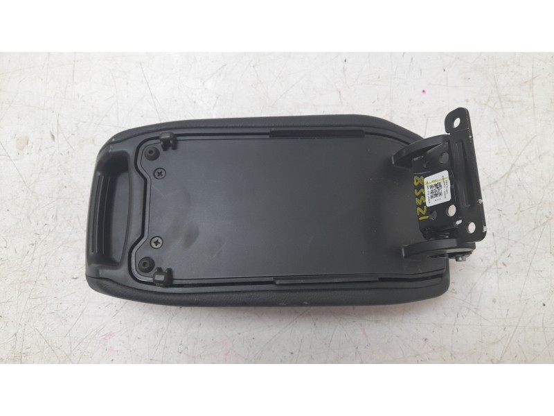 Recambio de apoyabrazos central para hyundai bayon 1.2 mpi 79 cv maxx (2024) referencia OEM IAM 84660T7600NNB  