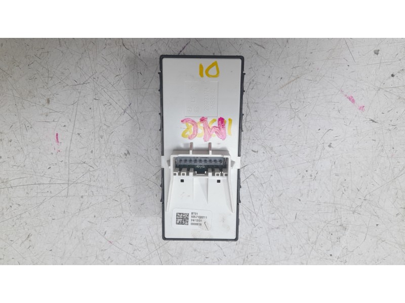 Recambio de mando elevalunas delantero izquierdo para hyundai bayon 1.2 mpi 79 cv maxx (2024) referencia OEM IAM 93571Q0211 2992
