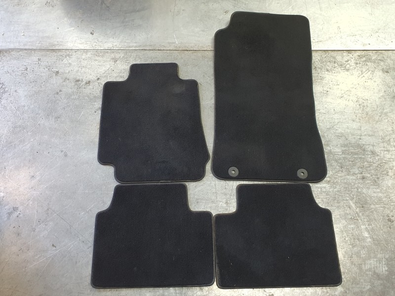 Recambio de juego alfombrillas para alfa romeo giulia (952_) 2.2 d (952aem250, 952aea250) referencia OEM IAM 01561103650  