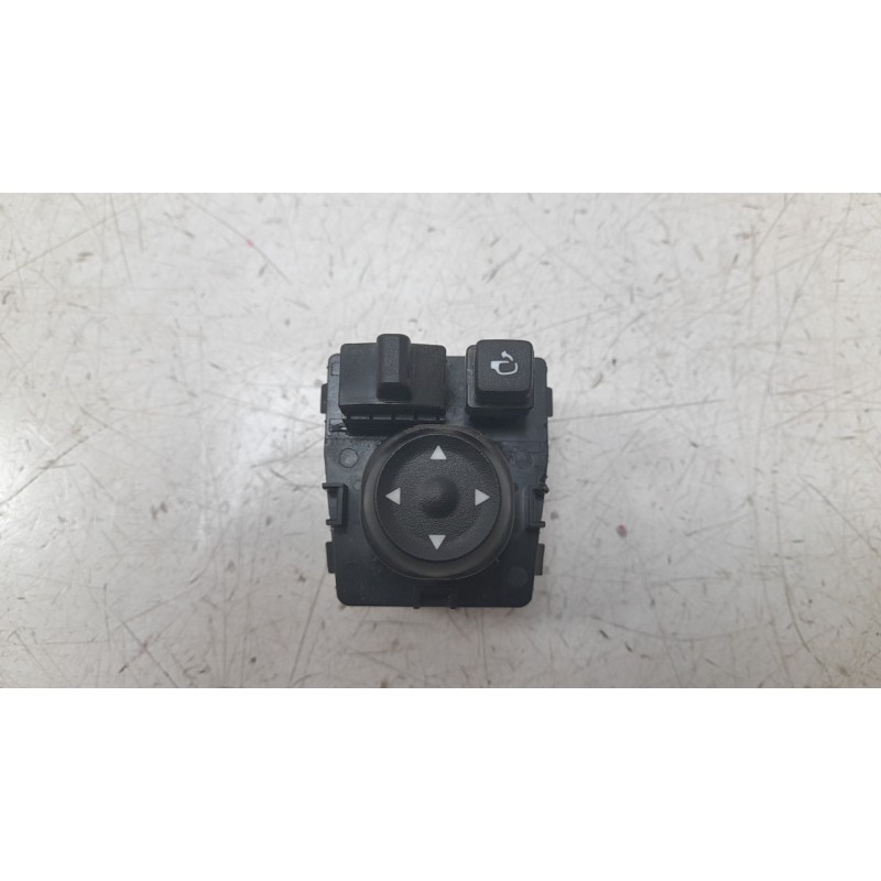 Recambio de mando retrovisor para hyundai bayon 1.2 mpi 79 cv maxx (2024) referencia OEM IAM 93530BV010  