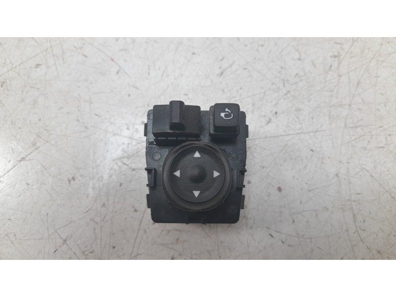 Recambio de mando retrovisor para hyundai bayon 1.2 mpi 79 cv maxx (2024) referencia OEM IAM 93530BV010  