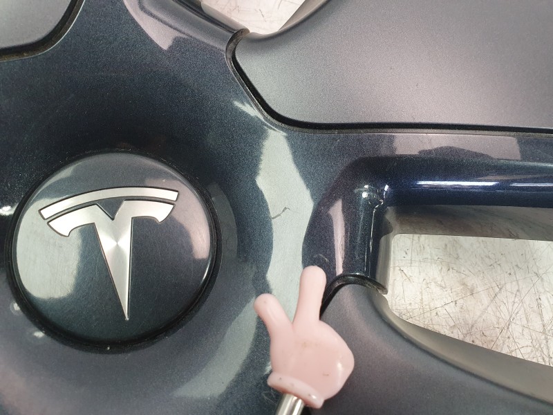 Recambio de tapacubos para tesla model 3 ev referencia OEM IAM 104427100  