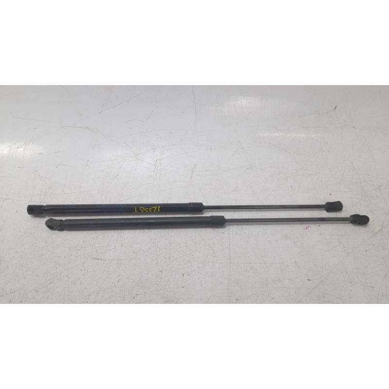 Recambio de amortiguadores maletero / porton para hyundai bayon 1.2 mpi 79 cv maxx (2024) referencia OEM IAM 81831Q0410  