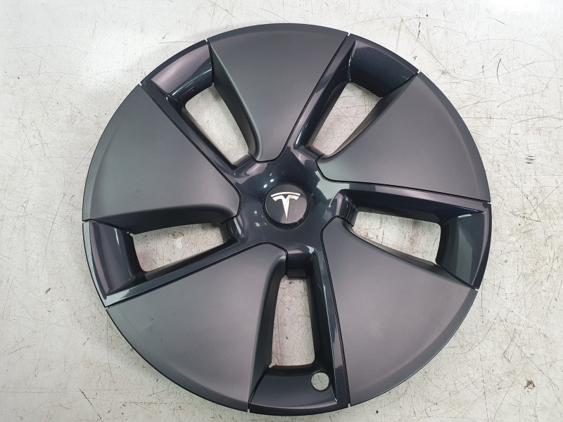 Recambio de tapacubos para tesla model 3 ev referencia OEM IAM 104427100  