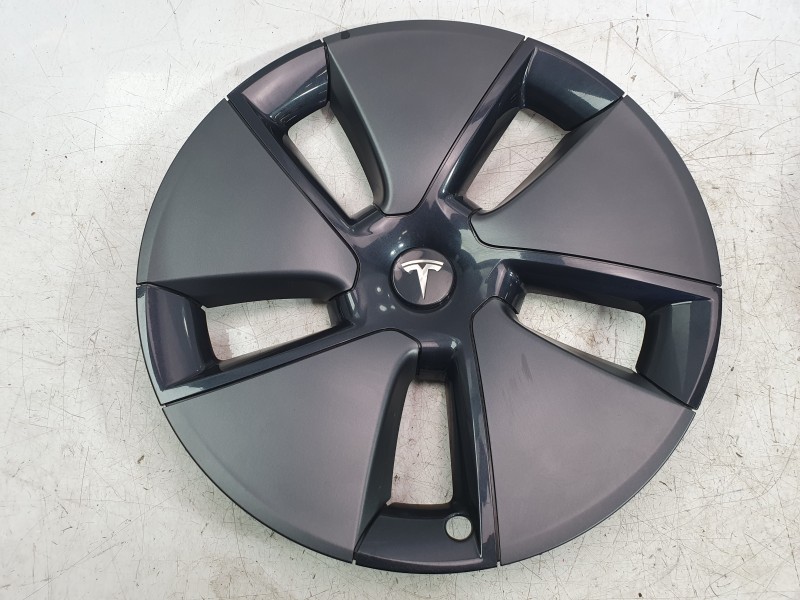 Recambio de tapacubos para tesla model 3 ev referencia OEM IAM 104427100  