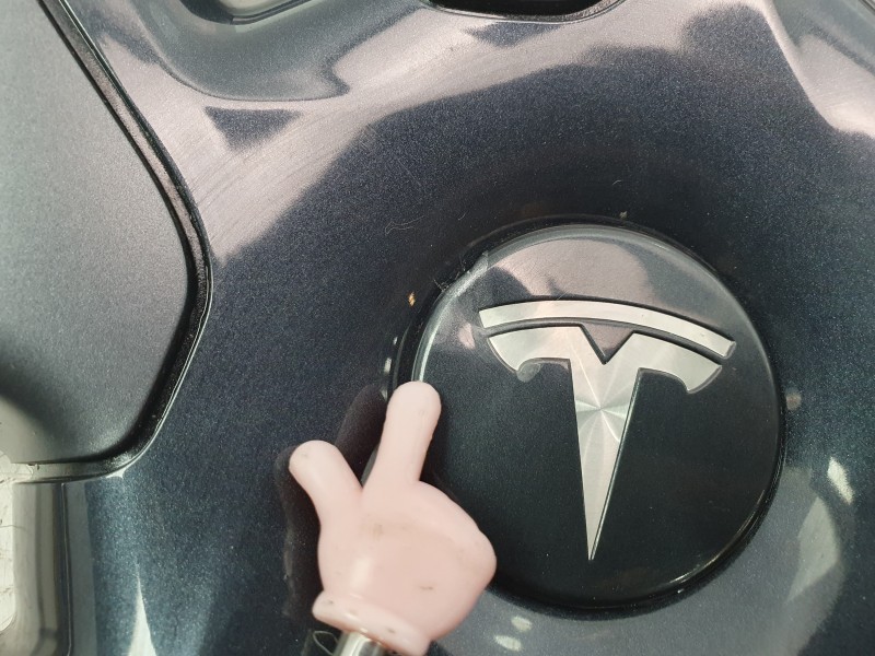 Recambio de tapacubos para tesla model 3 ev referencia OEM IAM 104427100  