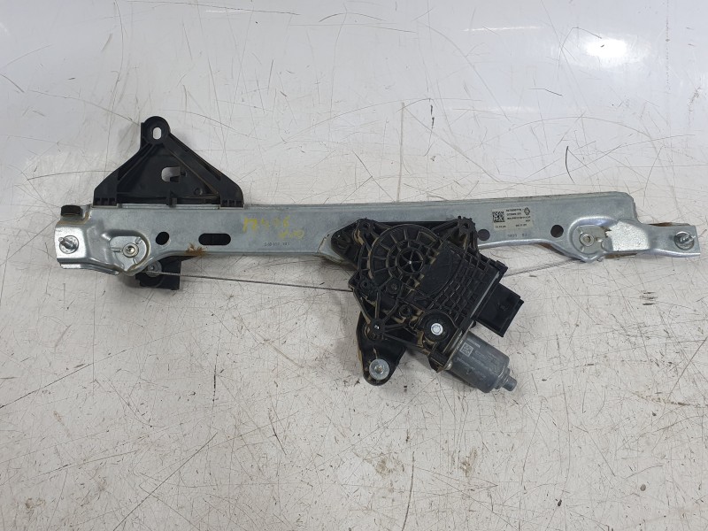 Recambio de elevalunas trasero derecho para dacia duster iii eco-g 100 essential referencia OEM IAM 827209077R  