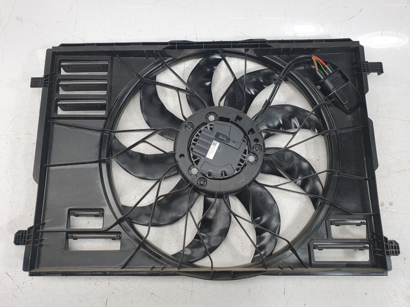 Recambio de electroventilador para mercedes-benz eqb (x243) eqb 250+ (243.602) referencia OEM IAM A2479069906  
