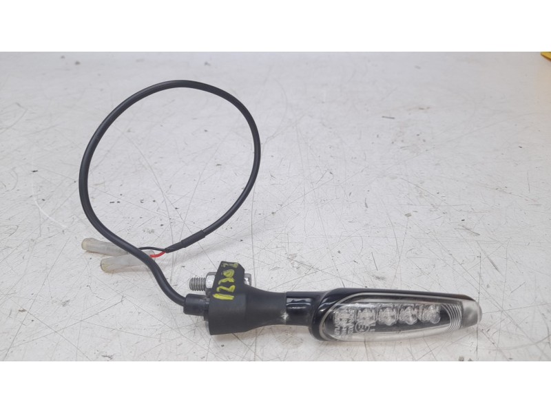 Recambio de piloto delantero izquierdo para triumph street triple 765 rs street triple 765 rs referencia OEM IAM T2707333  