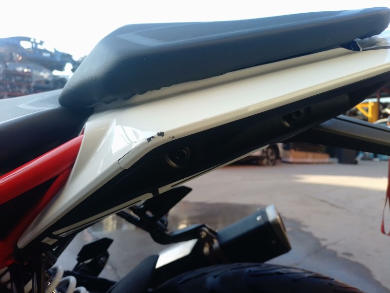 Recambio de carenado para ktm duke 125 duke referencia OEM IAM   