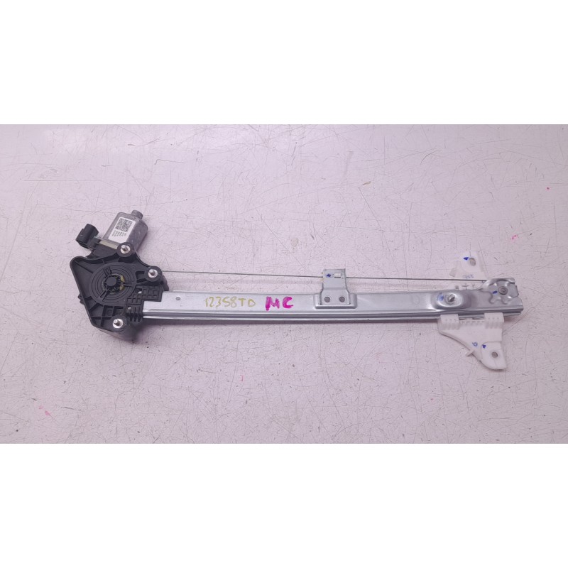 Recambio de elevalunas trasero derecho para hyundai bayon 1.2 mpi 79 cv maxx (2024) referencia OEM IAM 83404Q0010  