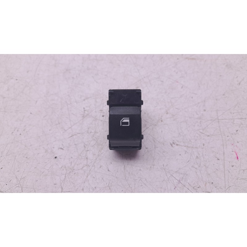 Recambio de mando elevalunas delantero derecho para hyundai bayon 1.2 mpi 79 cv maxx (2024) referencia OEM IAM 93581Q00004X  