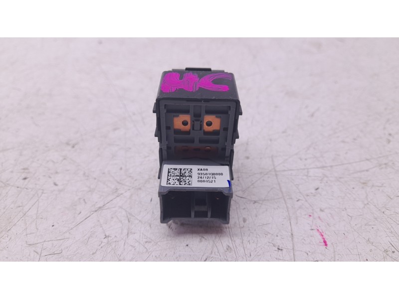 Recambio de mando elevalunas delantero derecho para hyundai bayon 1.2 mpi 79 cv maxx (2024) referencia OEM IAM 93581Q00004X  