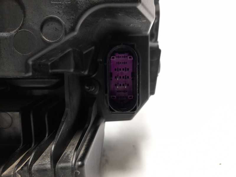 Recambio de faro izquierdo para lynk & co 01 phev referencia OEM IAM 8893470942  