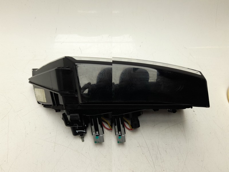 Recambio de piloto trasero derecho interior para lynk & co 01 phev referencia OEM IAM 8888077998  